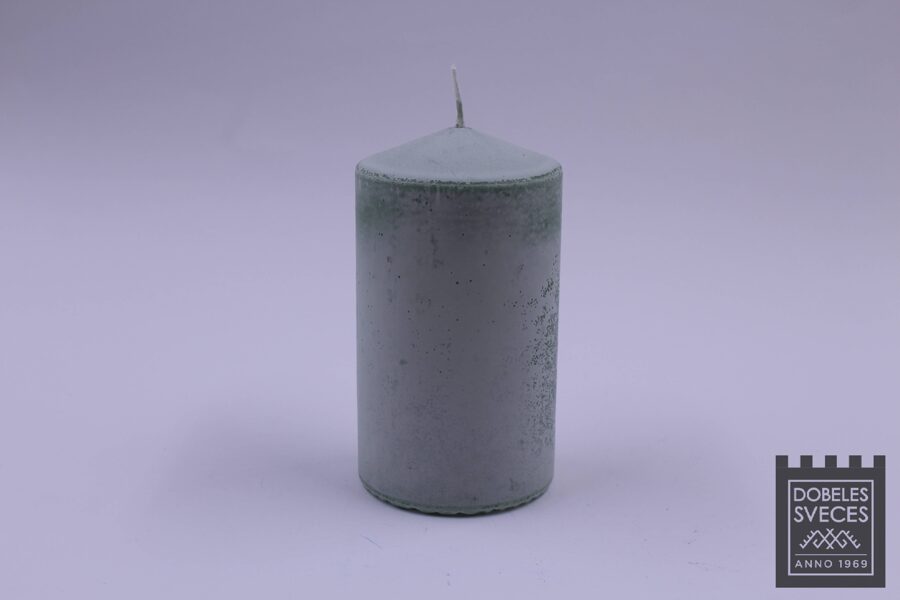 Presēta stearīna cilindriska svece ar piešķirtu vecinājuma efektu - MAIGI ZAĻŠ